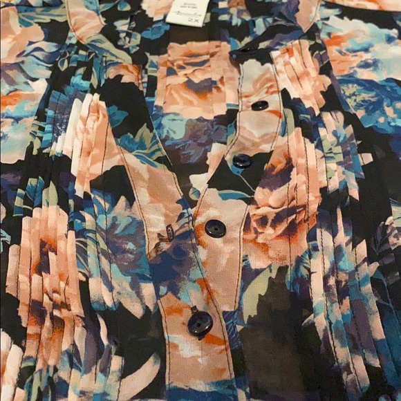 Light & Flowy American Rag Top - Picture 3 of 3